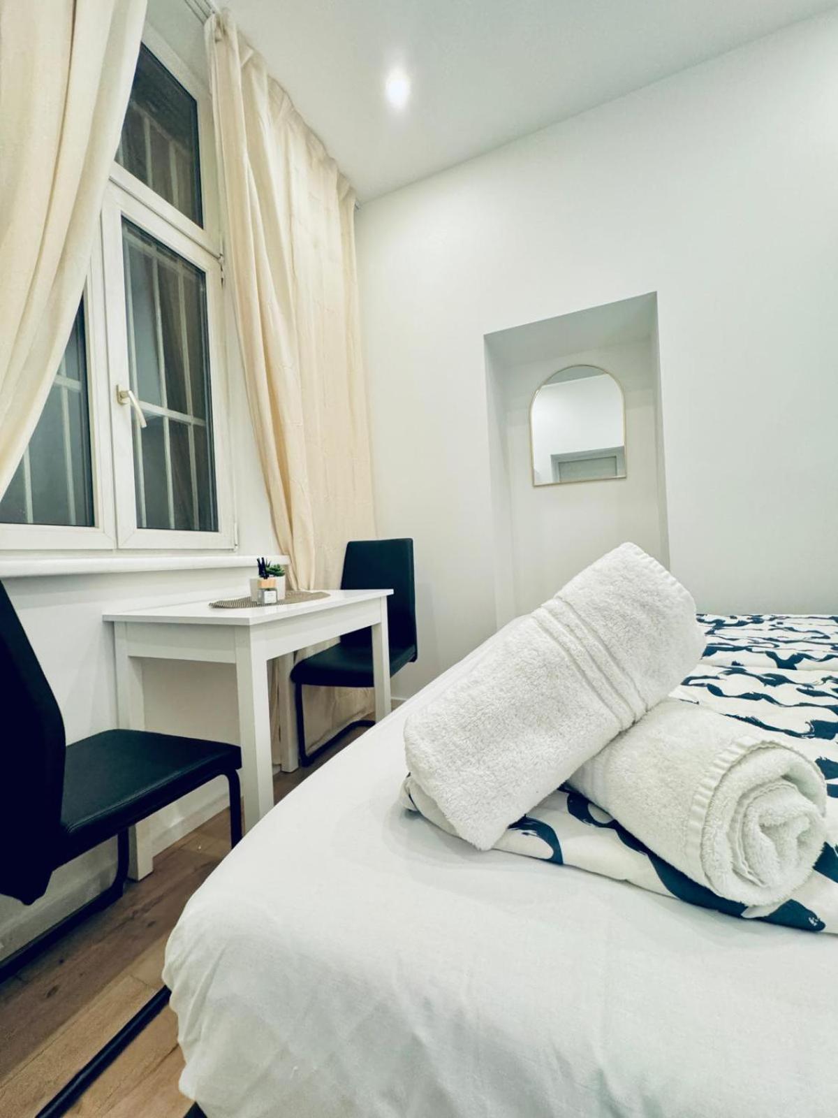 Apartment Convenient 4br Shared For 11p, 10 Min To Atzgersdorf