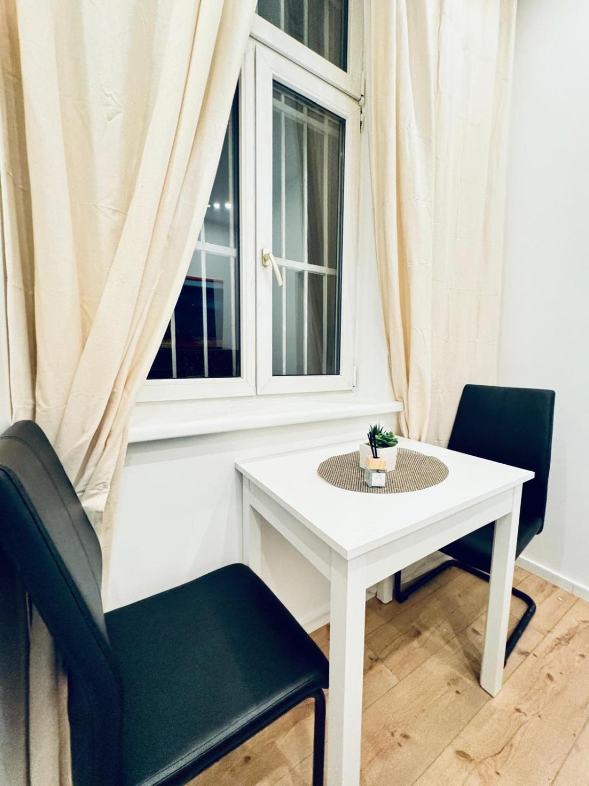 Convenient 4br Shared For 11p, 10 Min To Atzgersdorf Apartment *