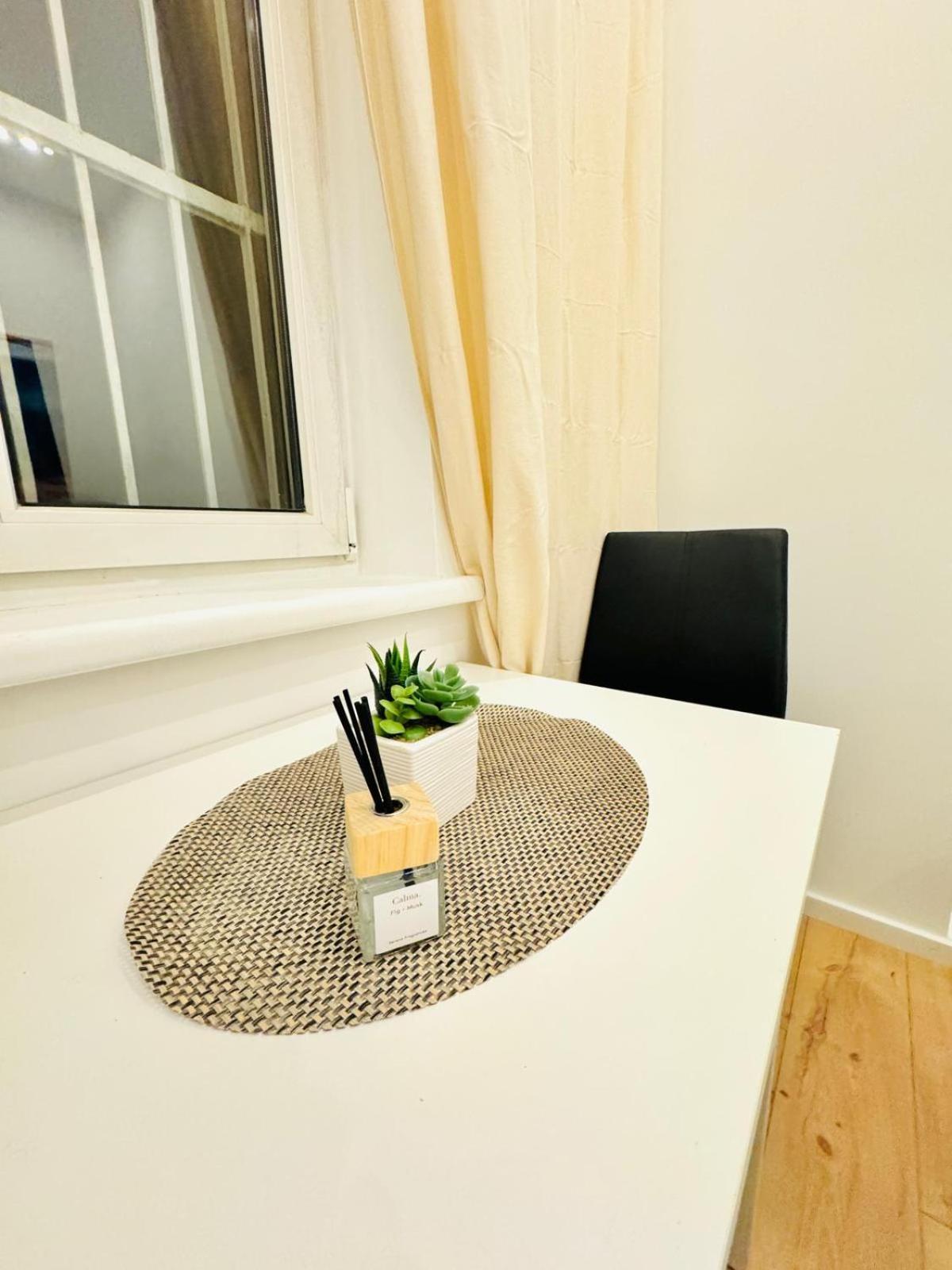 Apartment Convenient 4br Shared For 11p, 10 Min To Atzgersdorf *