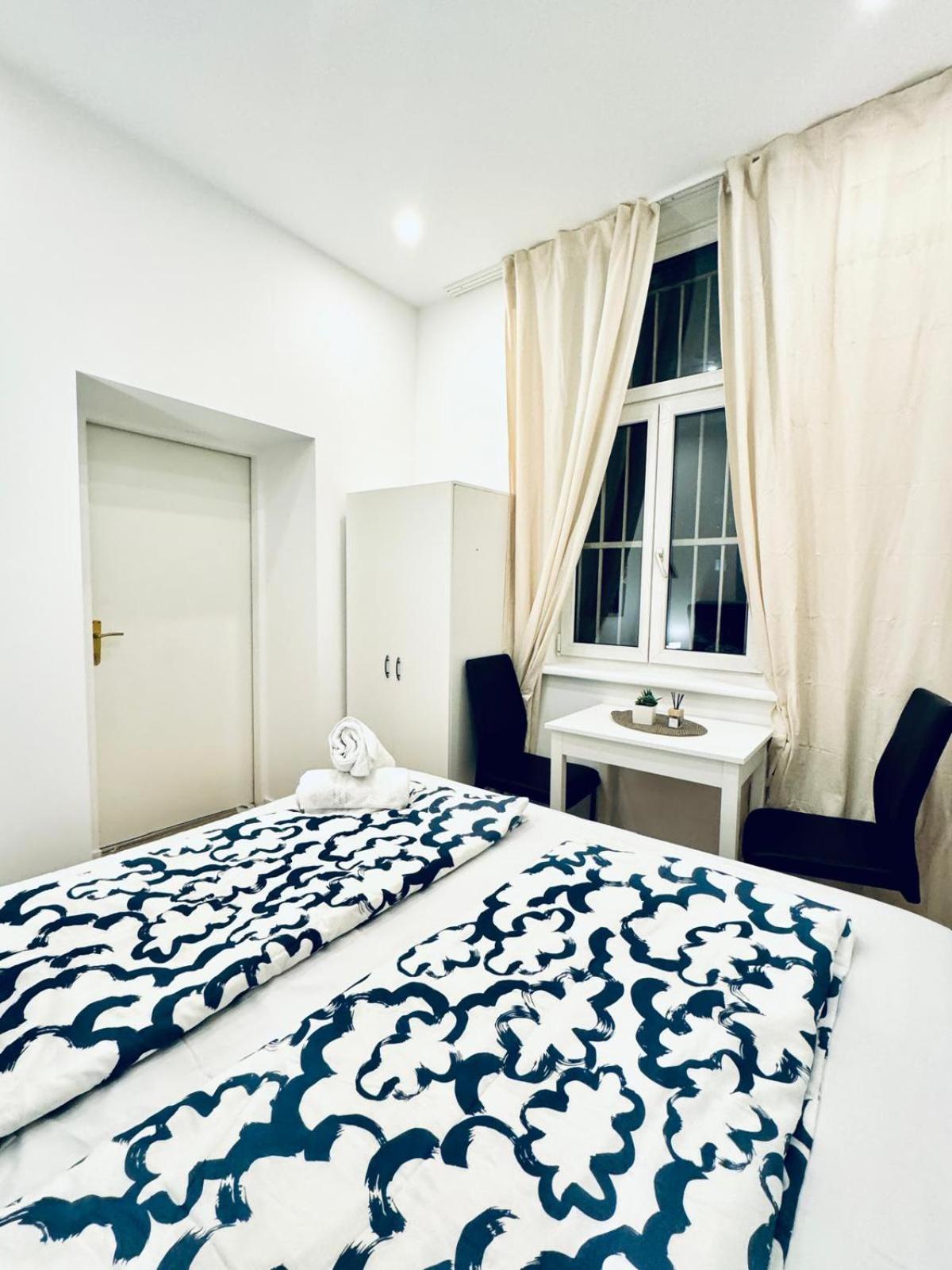 Apartment Convenient 4br Shared For 11p, 10 Min To Atzgersdorf