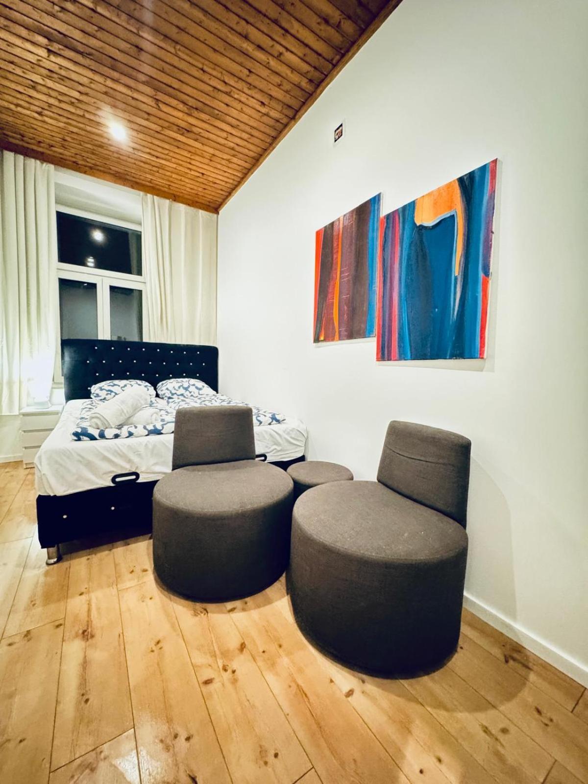 Convenient 4br Shared For 11p, 10 Min To Atzgersdorf Apartment *