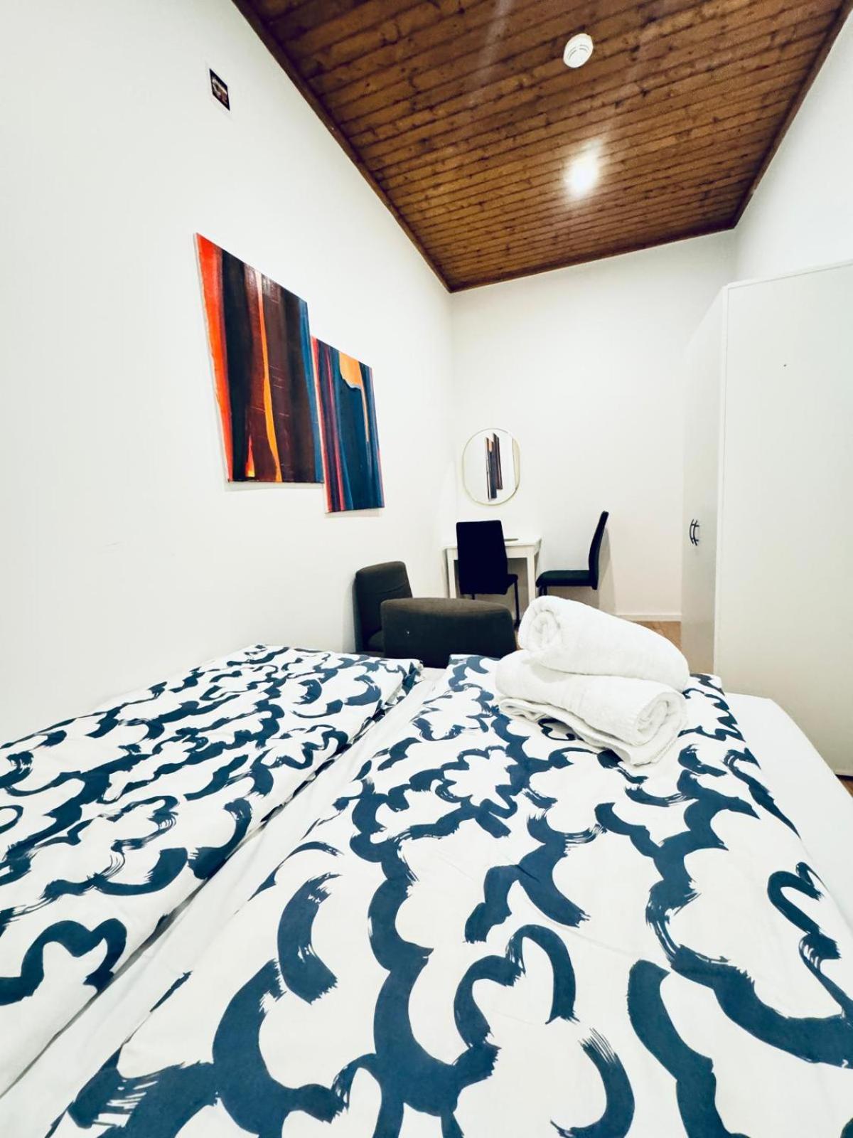 Apartment Convenient 4br Shared For 11p, 10 Min To Atzgersdorf