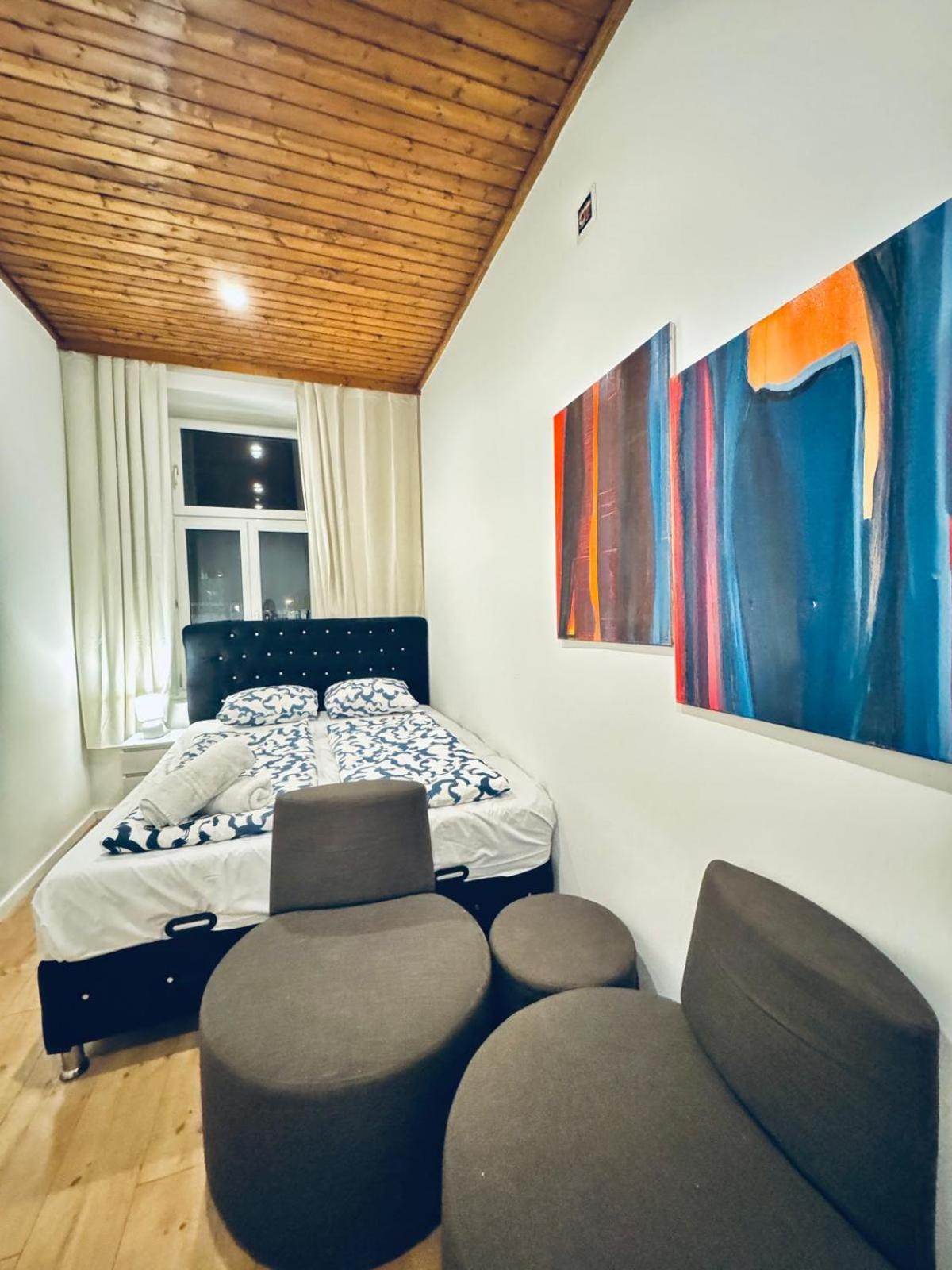 Apartment Convenient 4br Shared For 11p, 10 Min To Atzgersdorf *