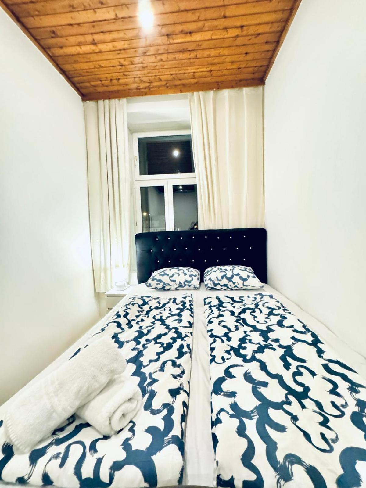 Convenient 4br Shared For 11p, 10 Min To Atzgersdorf Vienna