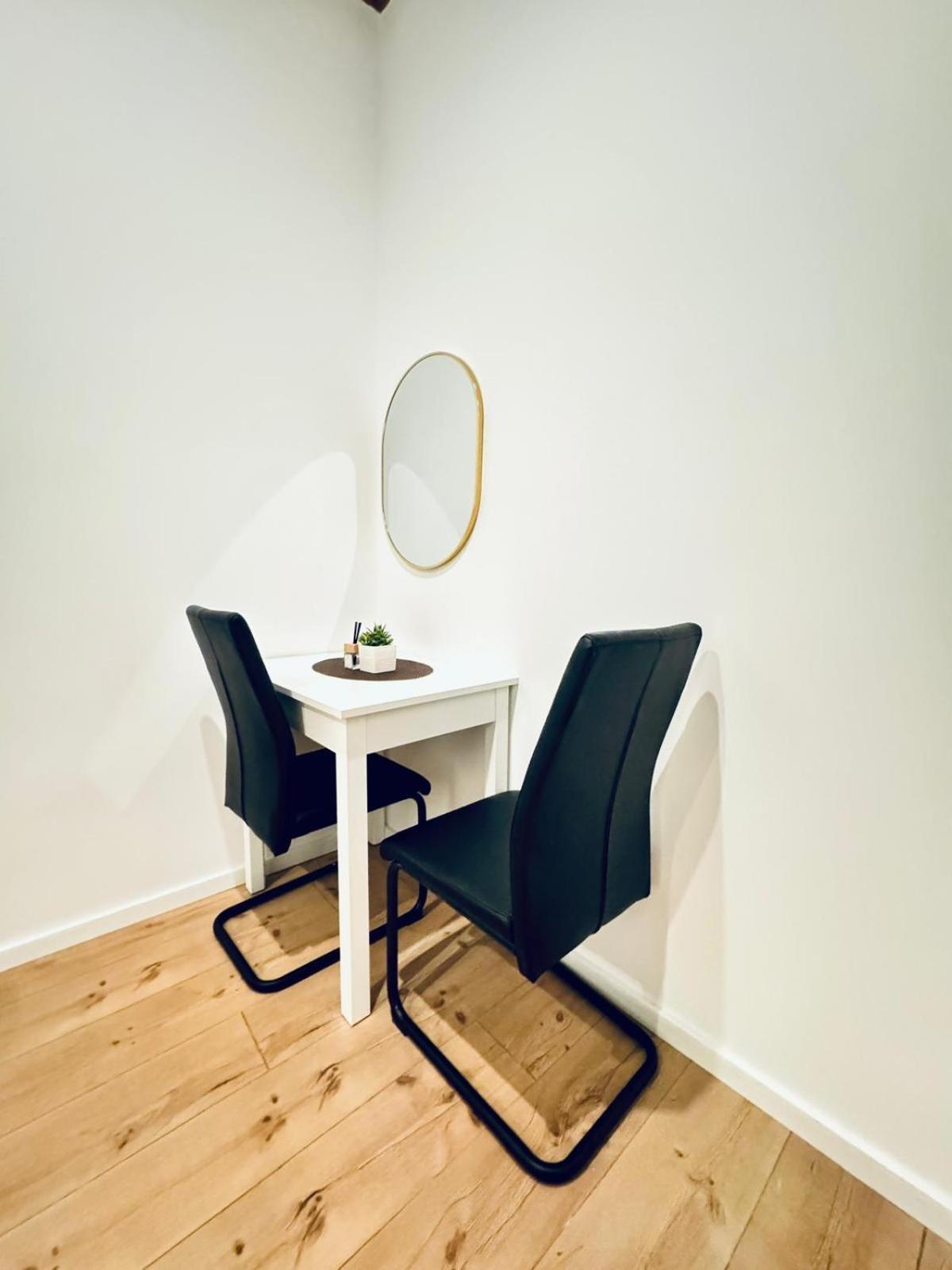 Convenient 4br Shared For 11p, 10 Min To Atzgersdorf Apartment