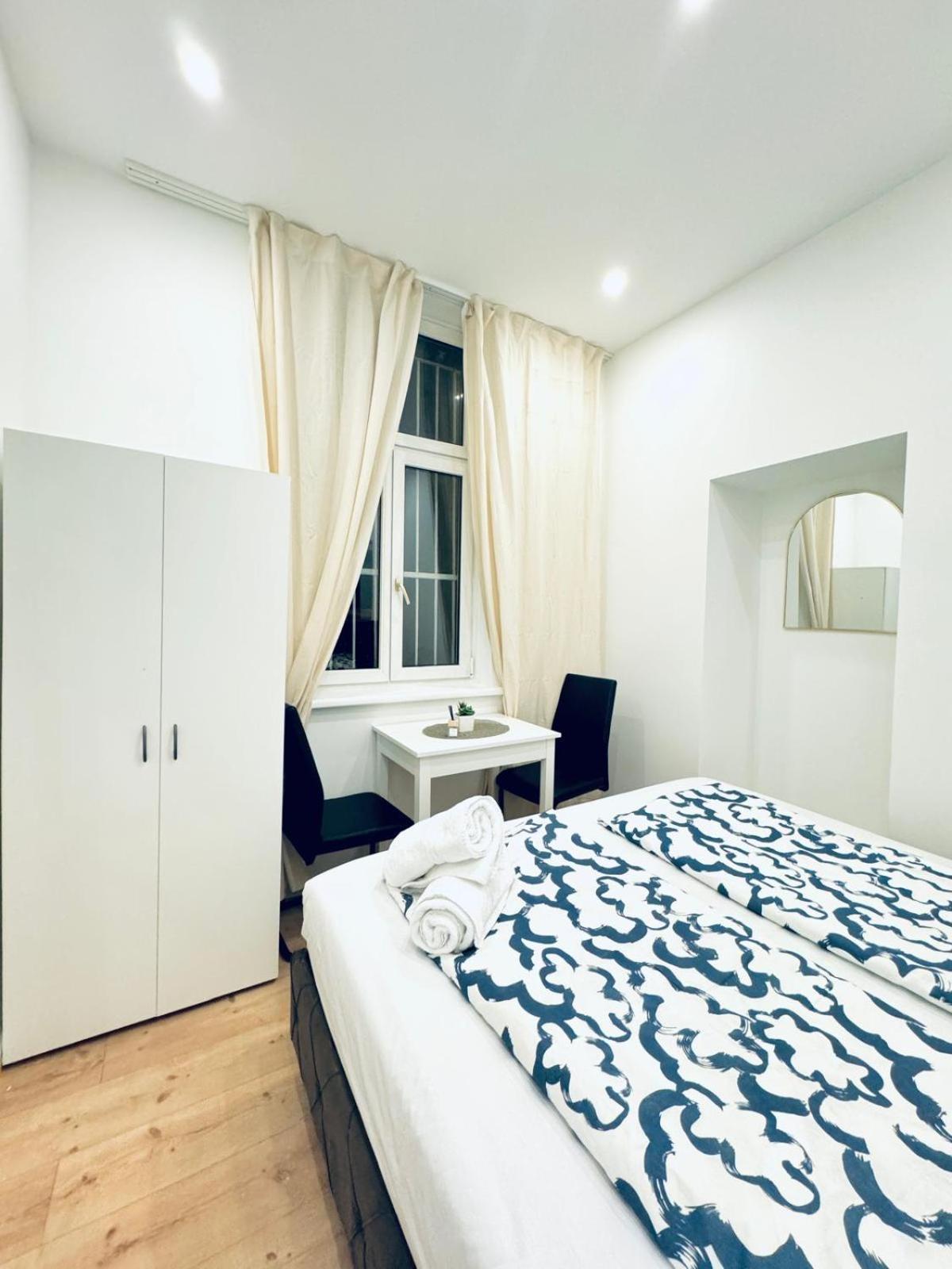 Apartment Convenient 4br Shared For 11p, 10 Min To Atzgersdorf