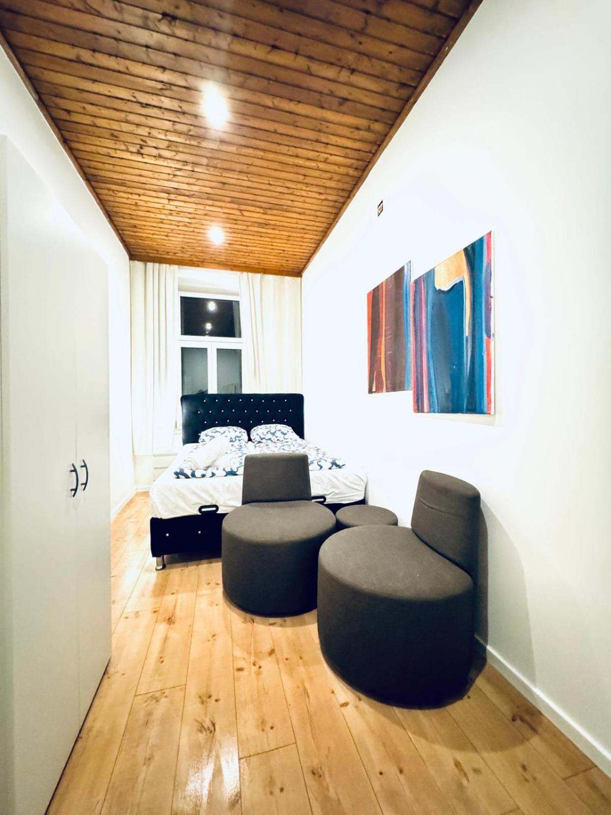 Apartment Convenient 4br Shared For 11p, 10 Min To Atzgersdorf *