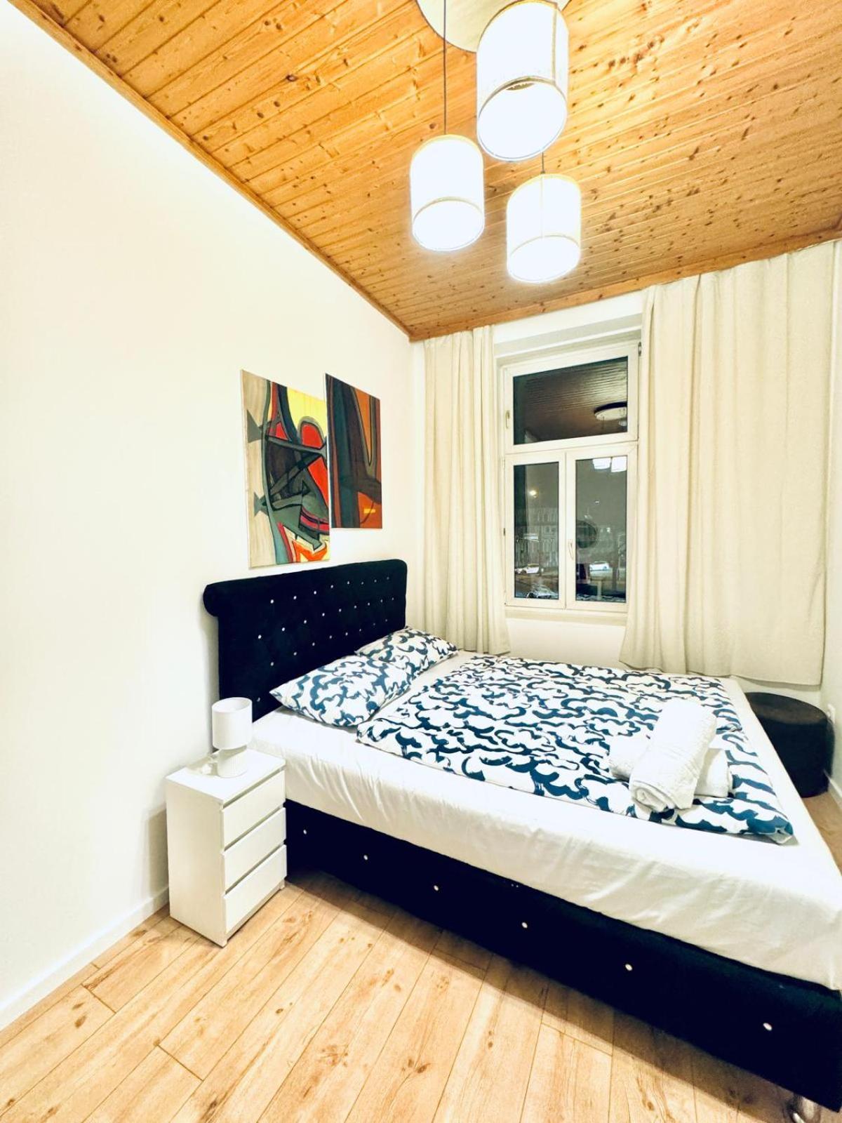 Apartment Convenient 4br Shared For 11p, 10 Min To Atzgersdorf Vienna