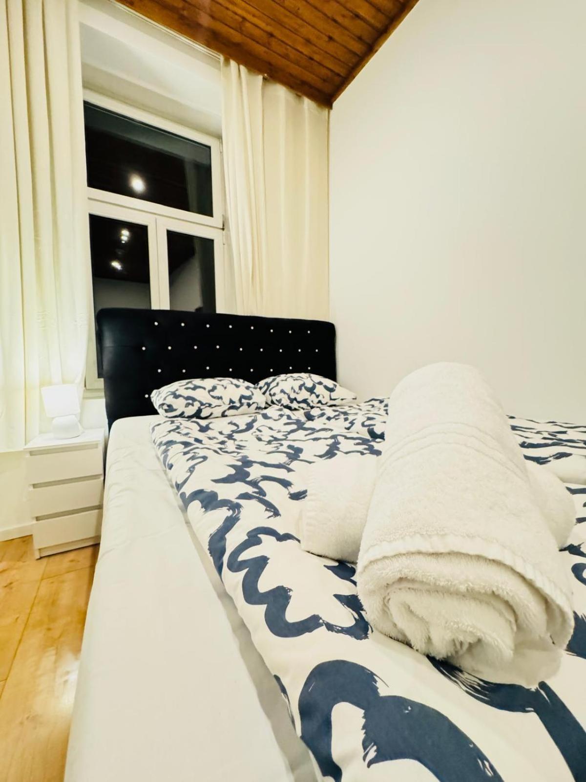 Convenient 4br Shared For 11p, 10 Min To Atzgersdorf Apartment