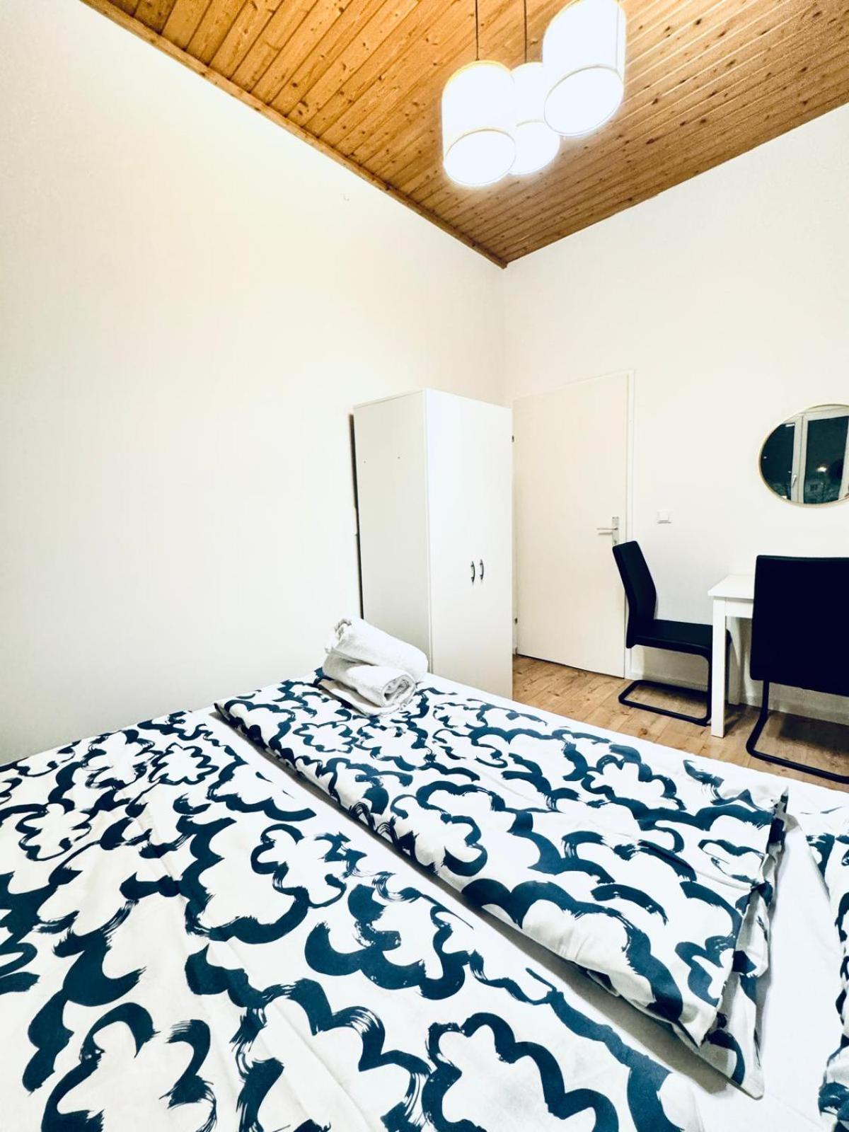 Apartment Convenient 4br Shared For 11p, 10 Min To Atzgersdorf *