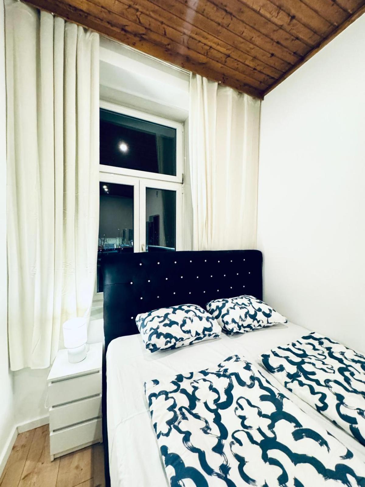 Convenient 4br Shared For 11p, 10 Min To Atzgersdorf * Vienna