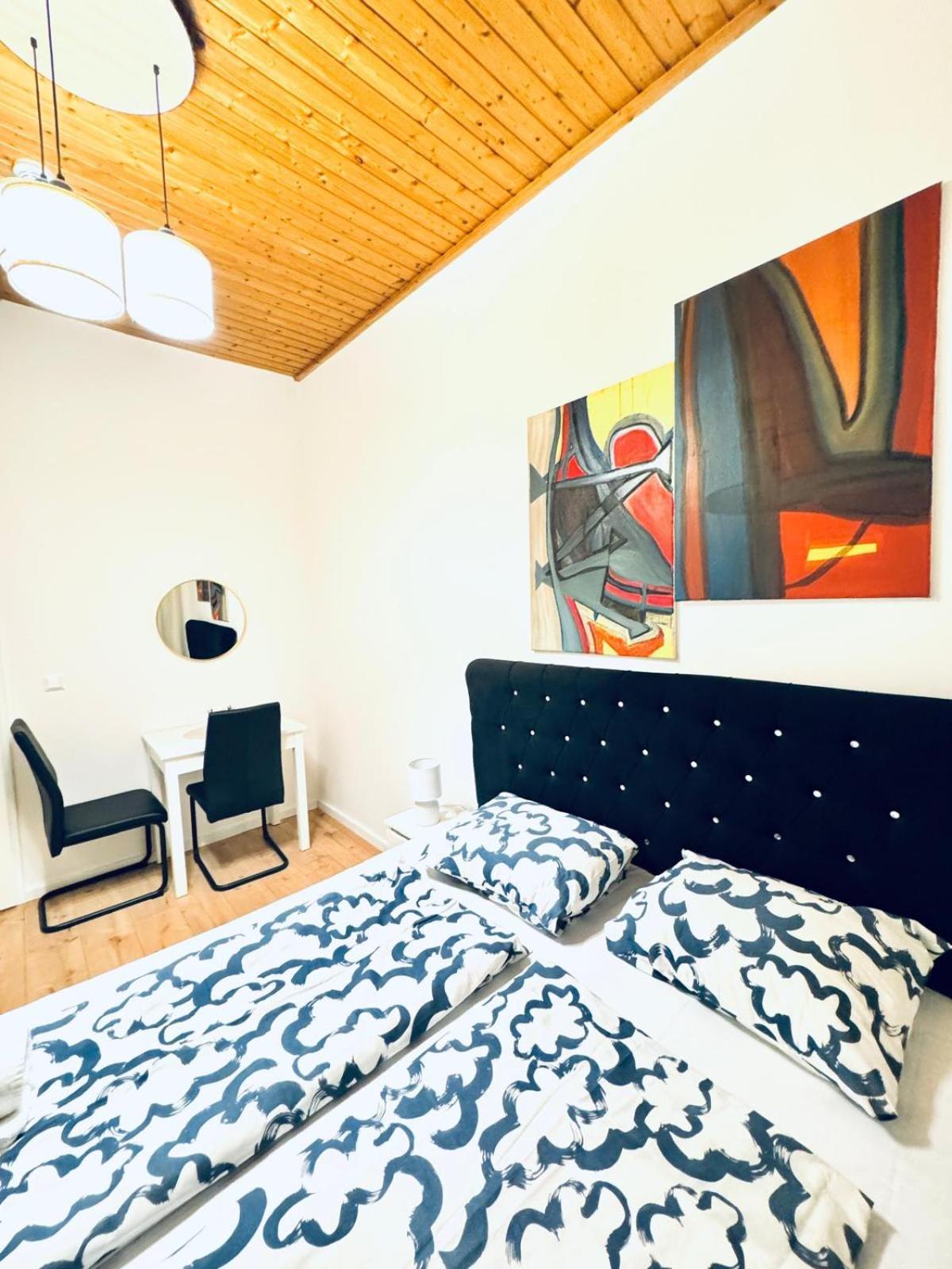 Convenient 4br Shared For 11p, 10 Min To Atzgersdorf Apartment *