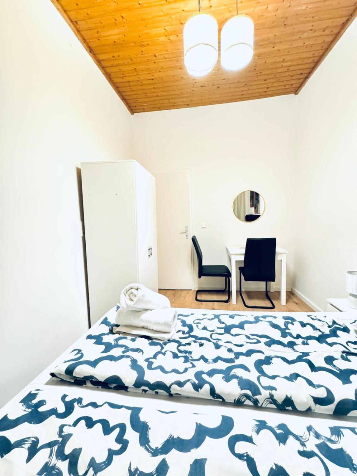 Convenient 4br Shared For 11p, 10 Min To Atzgersdorf Apartment