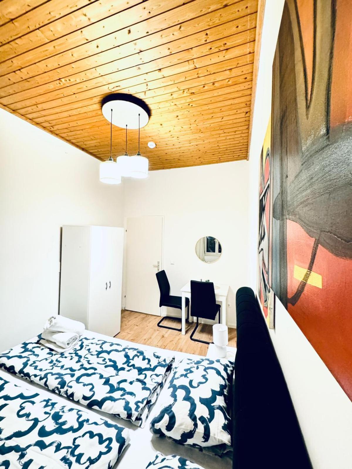 Apartment Convenient 4br Shared For 11p, 10 Min To Atzgersdorf
