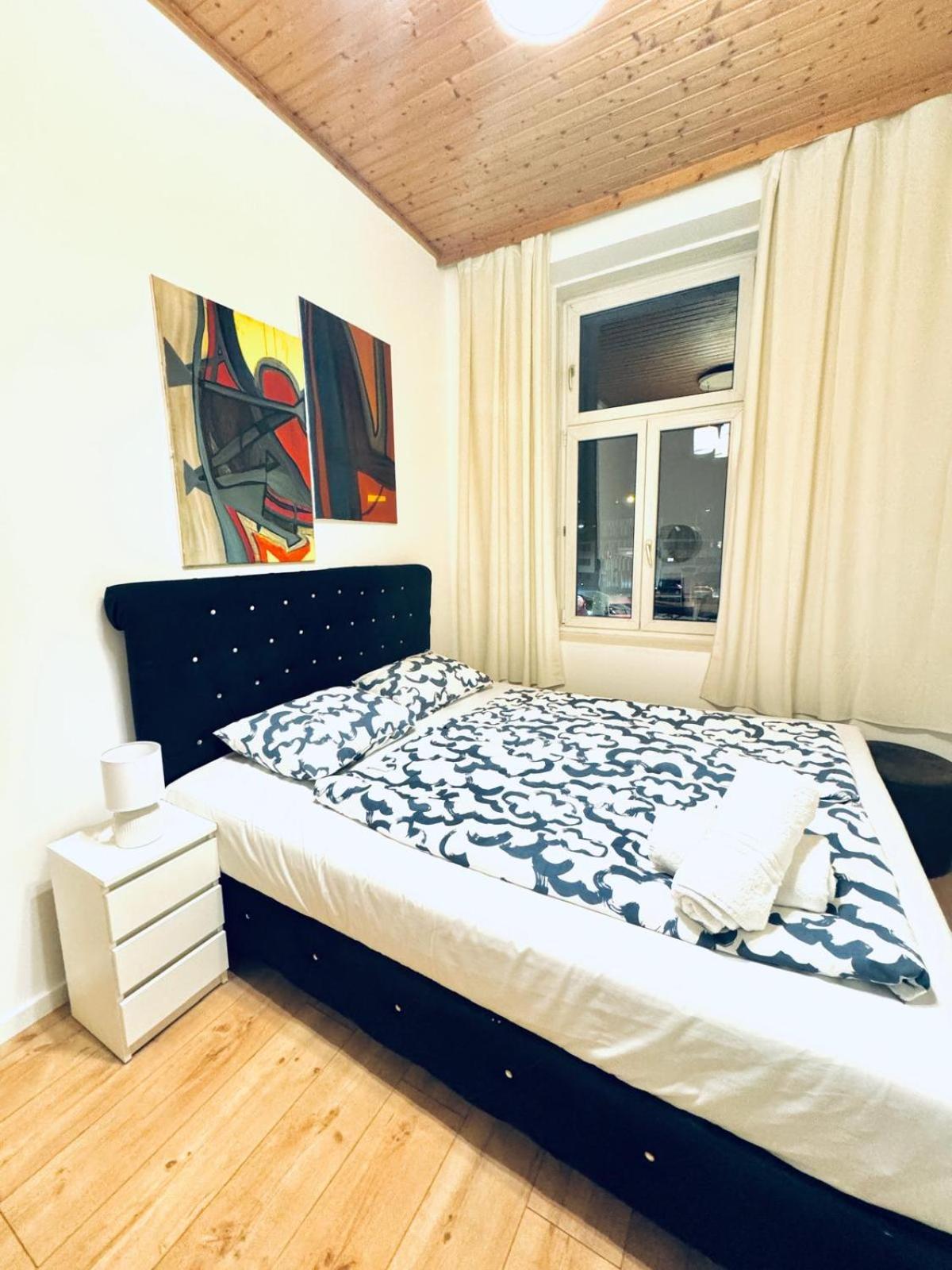 Convenient 4br Shared For 11p, 10 Min To Atzgersdorf Apartment