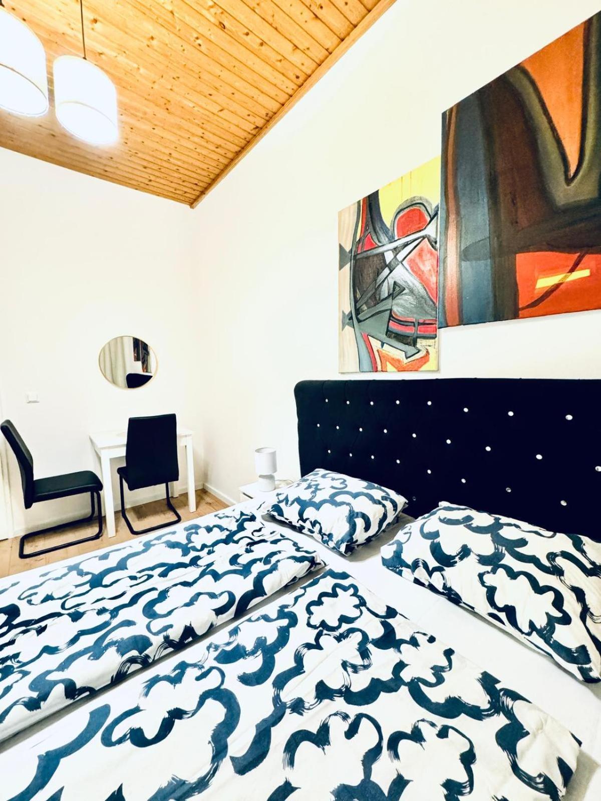 Apartment Convenient 4br Shared For 11p, 10 Min To Atzgersdorf *