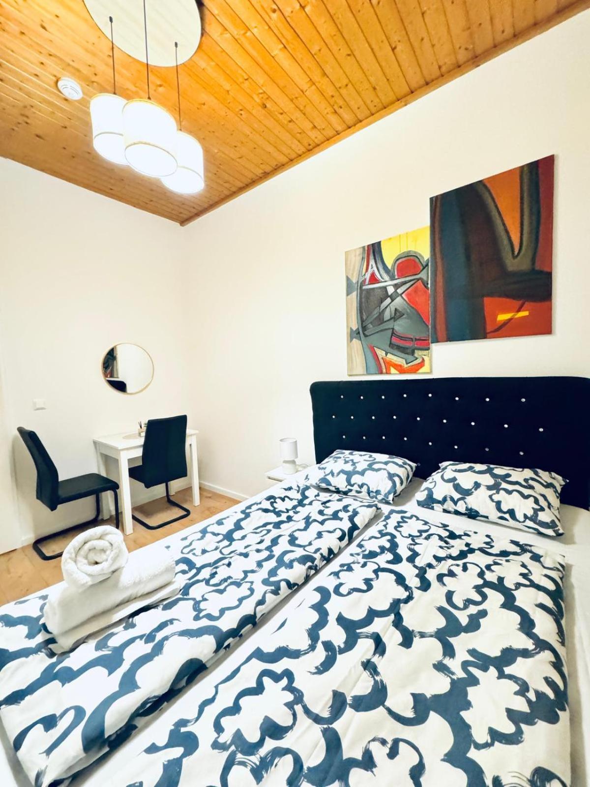Convenient 4br Shared For 11p, 10 Min To Atzgersdorf Apartment