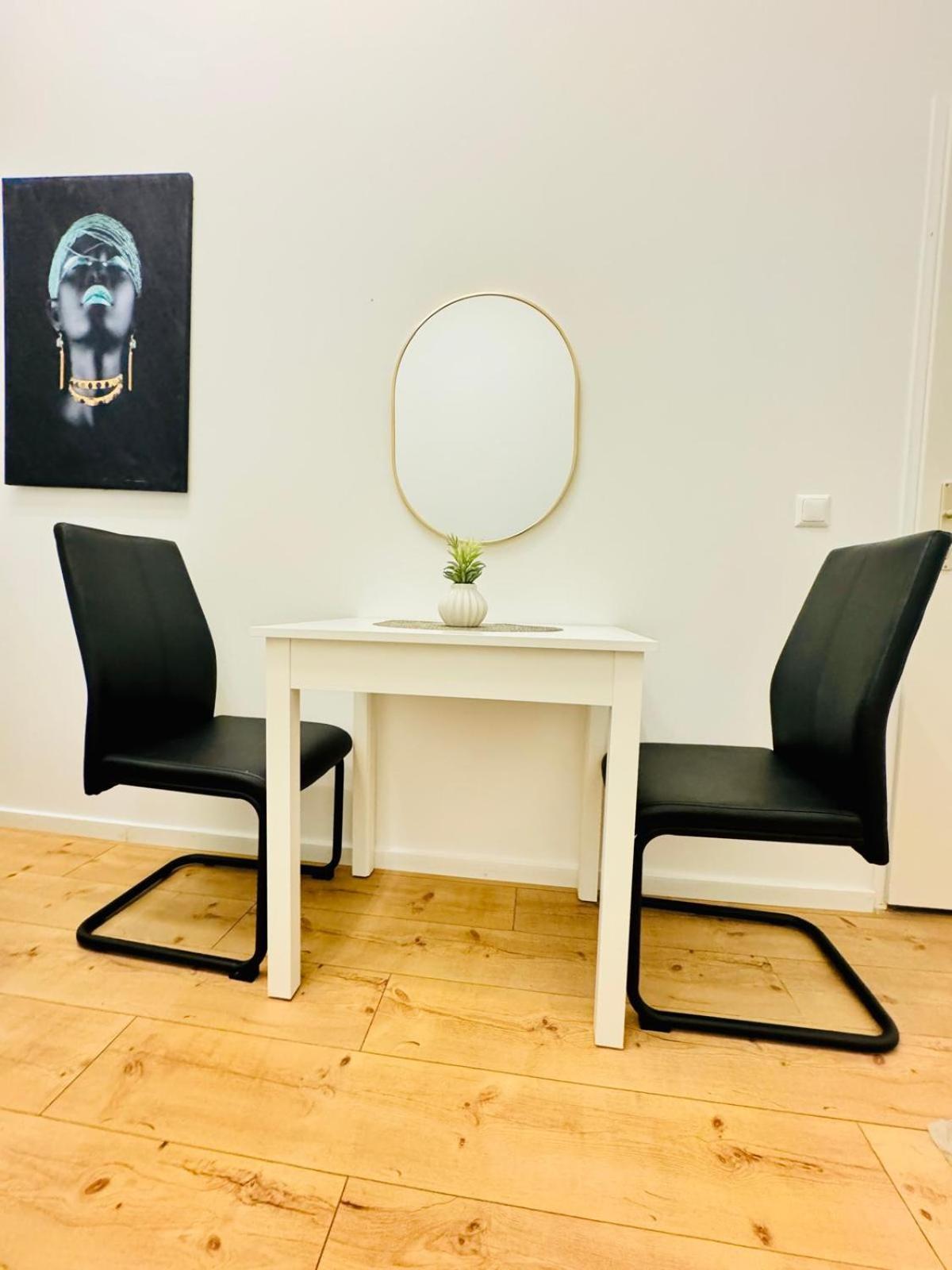 Convenient 4br Shared For 11p, 10 Min To Atzgersdorf Apartment *