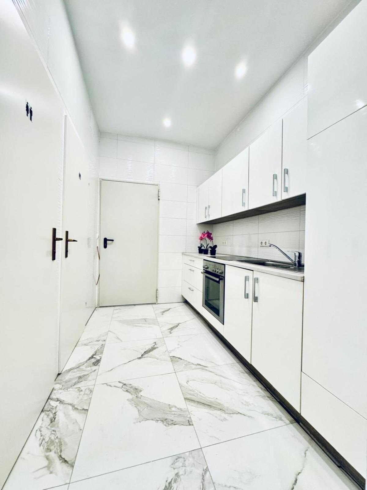 Convenient 4br Shared For 11p, 10 Min To Atzgersdorf Vienna
