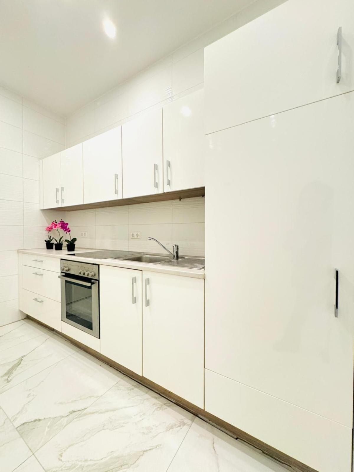Apartment Convenient 4br Shared For 11p, 10 Min To Atzgersdorf