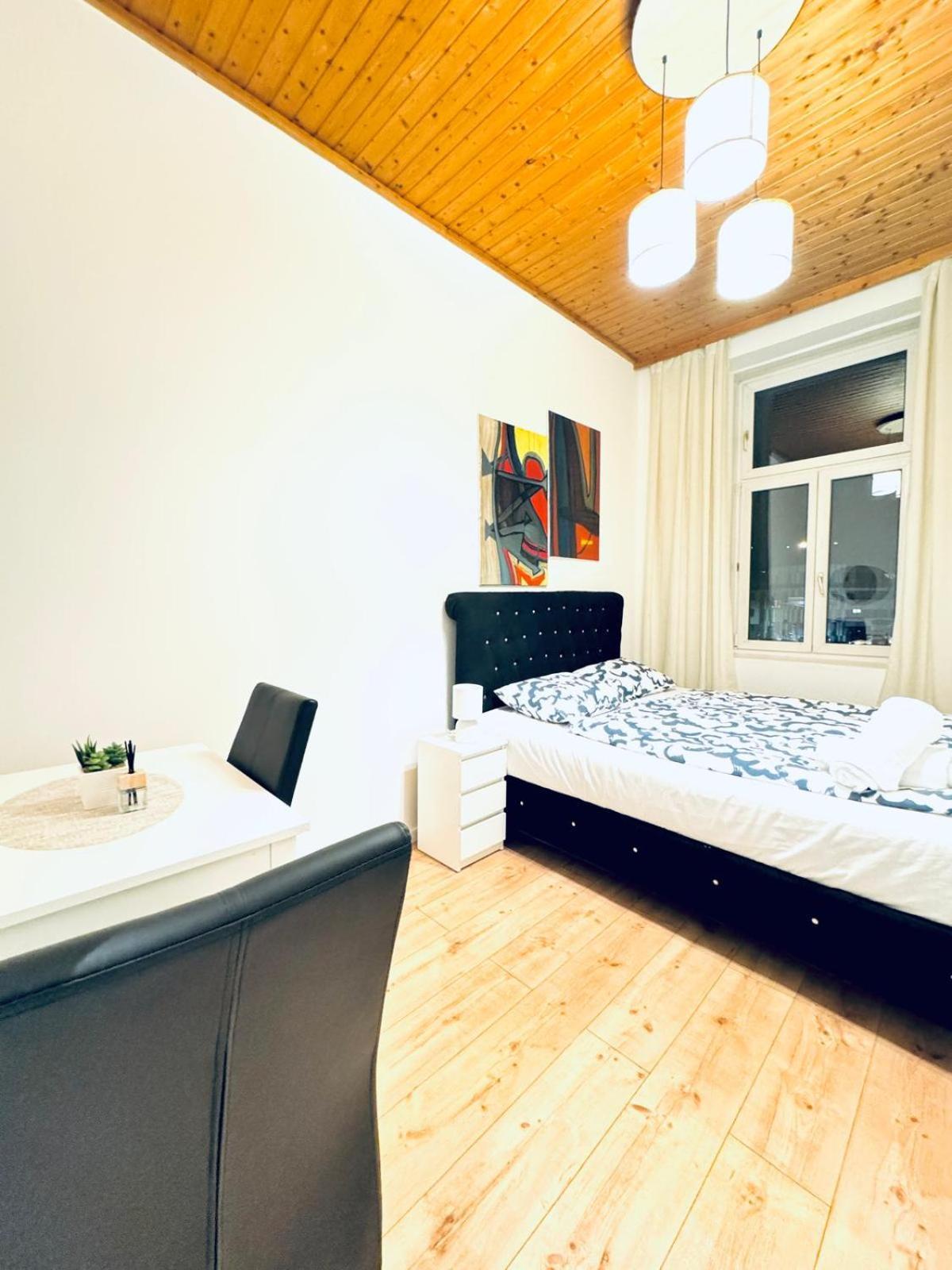 Convenient 4br Shared For 11p, 10 Min To Atzgersdorf * Vienna