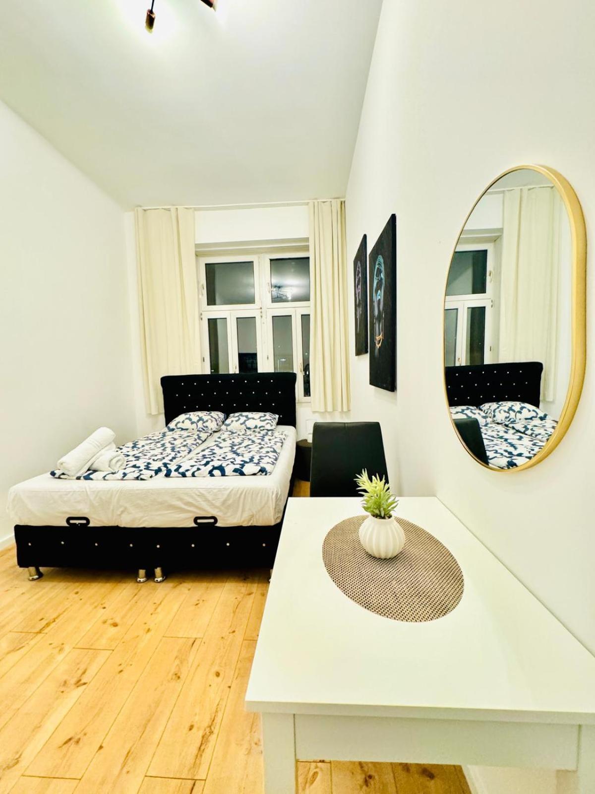 Apartment Convenient 4br Shared For 11p, 10 Min To Atzgersdorf