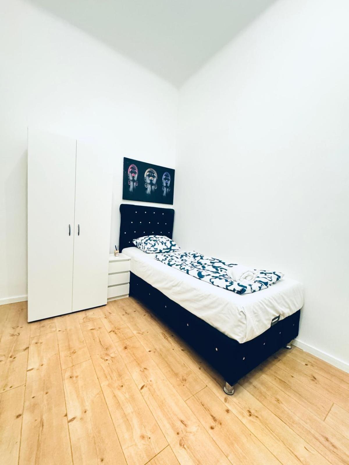 Apartment Convenient 4br Shared For 11p, 10 Min To Atzgersdorf